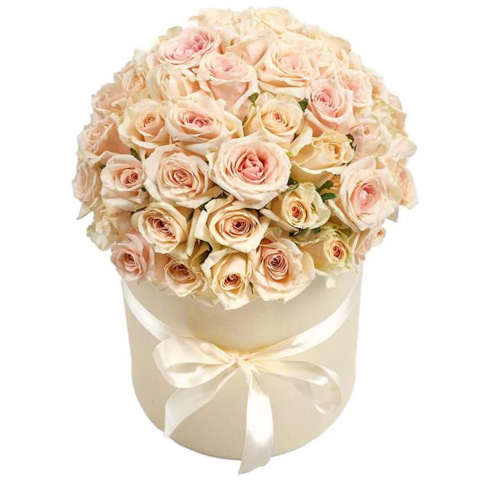 Цветы в коробке «Нежные Розы»